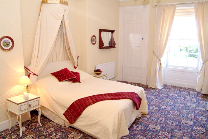 Room 4-Double bedroom with ensuite